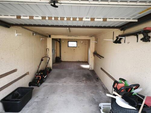 Garage mit Abstellraum - 