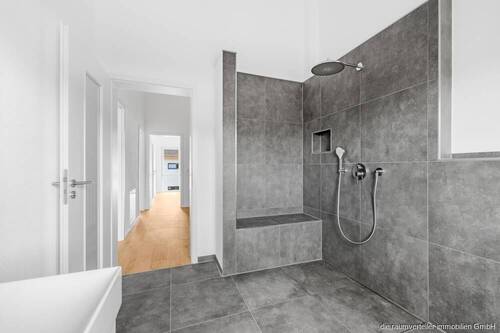 Muster-Badezimmer - 
