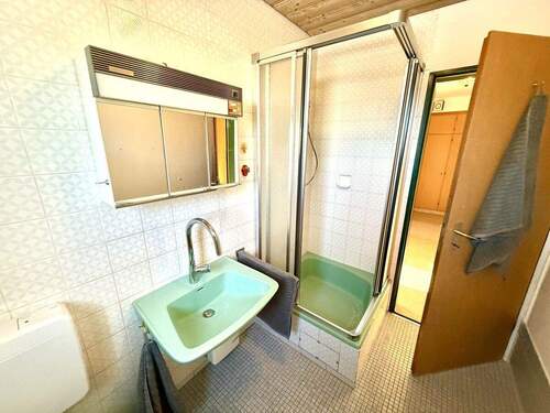 In Ihrem Duschbad gen Diele - 