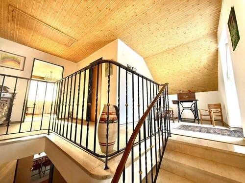 Auf der Treppe in Ihr Dachgeschoss - 