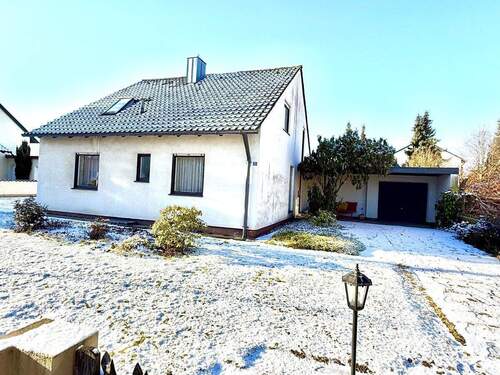 Ihr Garten, Ihr Haus & Ihre Garage von Osten - 