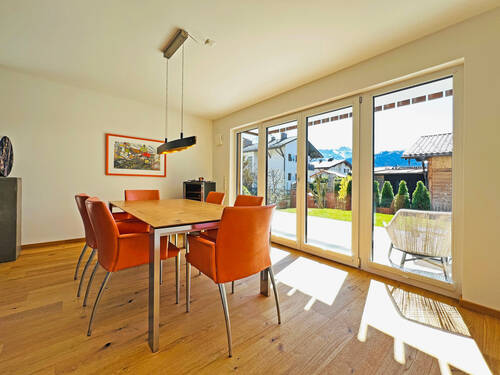 Gemütlicher Essbereich . . - 