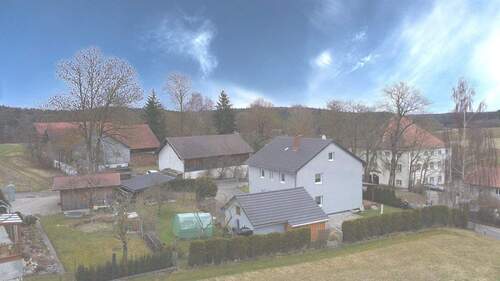 Garage neben dem Haus - 5 Zimmer Einfamilienhaus in Simbach