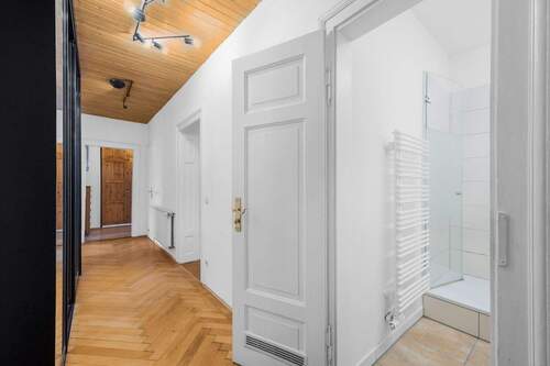 Flur Blick von der Eingangstüre - 