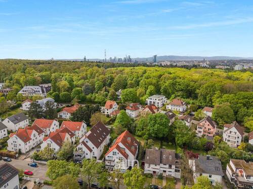 LUFTANSICHT - PENTHOUSE-FEELING IM GRÜNEN BUCHRAIN - Exklusive 4-Zimmer-DG mit traumhafter Sonnenloggia!