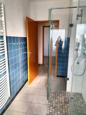 Bad mit Dusche.jpg - 