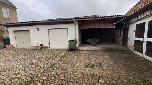 Garagen und Carport - 1 Zimmer Mehrfamilienhaus, Wohnhaus in Schönebeck (Elbe)