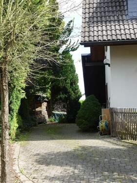 Einfahrt von hinten - Einfamilienhaus mit 196,00 m&sup2; in Lennestadt zum Kaufen