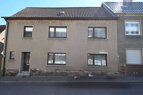 Vorderansicht - Platz für die ganze Familie - Zweifamilienhaus zentral und ruhig gelegen