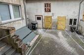 Hof mit Garage - 
