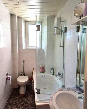 Komplett modernisiertes Bad - Etagenwohnung in Nürnberg zum Kaufen