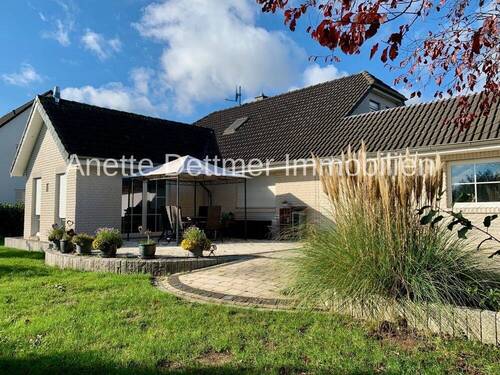 Hausansicht Garten - 5 Zimmer Einfamilienhaus zum Kaufen in Gronau (Leine) / Banteln