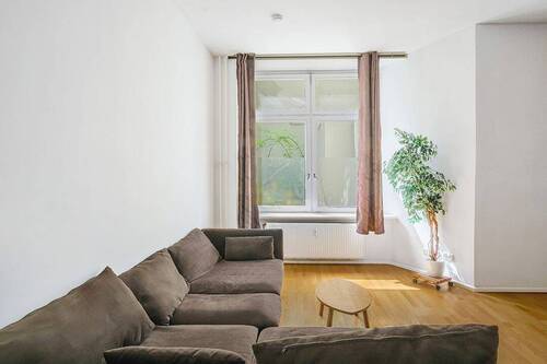 Wohnbereich - Ruhige 1-Zimmer-Wohnung im begehrten Flughafenkiez