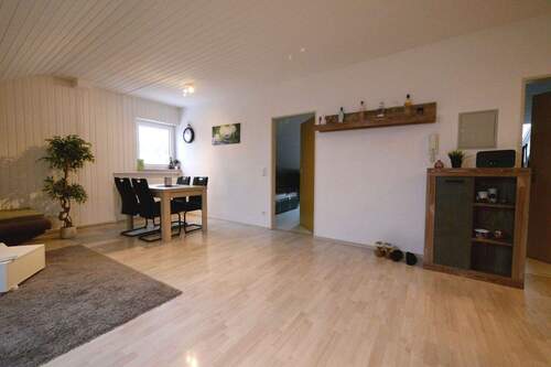 Wohnzimmer Ansicht 2 - 2 Zimmer Etagenwohnung in Taunusstein