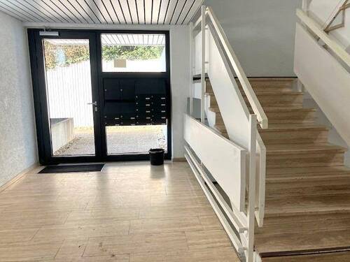 gepflegtes Treppenhaus - 3 Zimmer Etagenwohnung in Wiesbaden