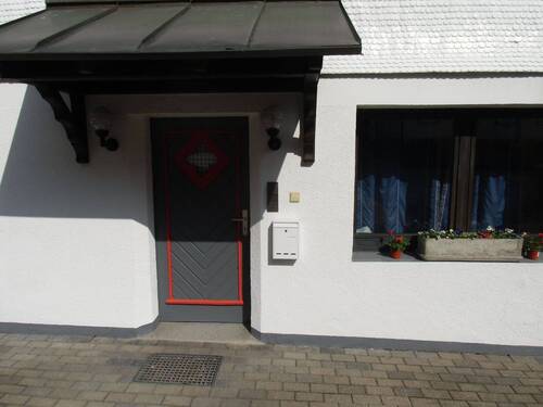 Ihre Eingangstür ? - Zentral, bequem und ruhig ! - 580,00&nbsp;EUR Kaltmiete, ca.&nbsp; 58,00&nbsp;m&sup2;&nbsp;Wohnfl&auml;che