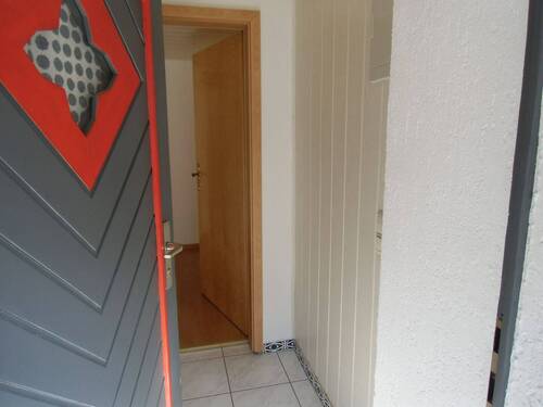 Diele mit Windfangtür - 2 Zimmer Etagenwohnung in Baiersbronn