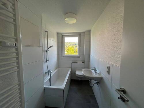Musterbild Badezimmer - Suchen Sie eine Singlewohnung in Top-Lage ?