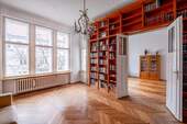 Bibliothek mit Blick ins Wohzimmer - 