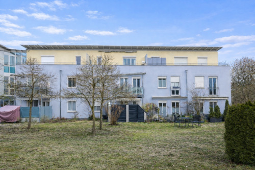 Innenhofansicht - Charmante, 2-Zimmer-Dachgeschosswohnung mit großer Südterrasse - zentral in Altötting