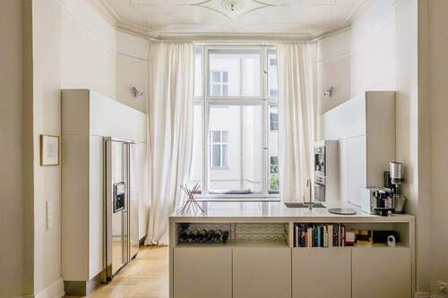 Einbauküche - 4 Zimmer Etagenwohnung zum Kaufen in Berlin