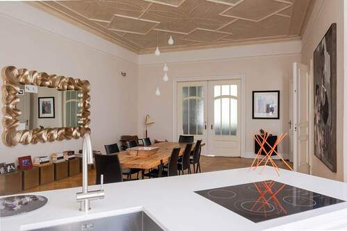 Blick aus der Küche ins Esszimmer - 4 Zimmer Etagenwohnung in Berlin