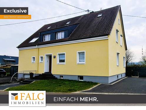 Straßenansicht. - Top Lage trifft Top Zustand: Ein-Zweifamilienhaus mit gehobenem Wohnkomfort