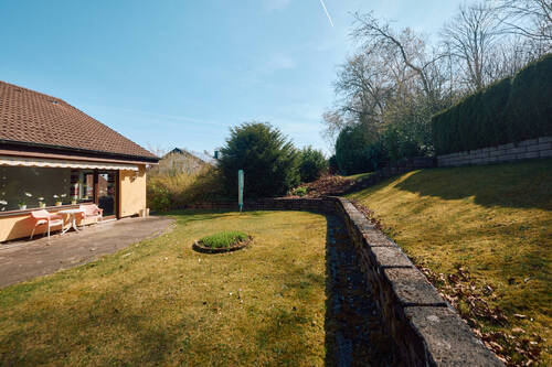Objektansicht mit Garten und Terrasse - 6 Zimmer Doppelhaushälfte in Schramberg-Sulgen