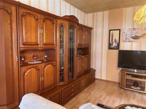 Wohnzimmer - 1 Zimmer Mehrfamilienhaus, Wohnhaus in Hohenmölsen