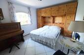 Schlafzimmer im EG mit Bad-en-Suite - 