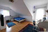 Schlafzimmer mit Balkonzugang - 