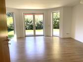 lichtdurchflutetes Wohnzimmer - 