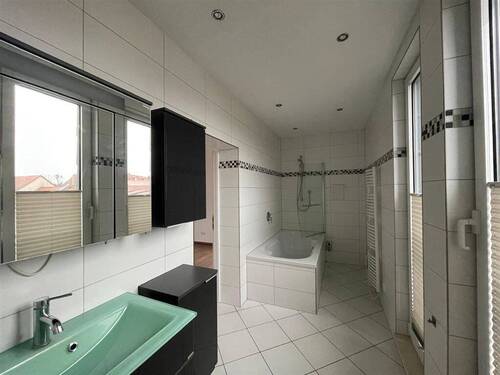 Badezimmer - 4 Zimmer Etagenwohnung zur Miete in Strausberg