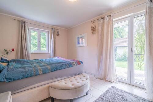 Schlafzimmer mit Zugang zur Südterrasse - Etagenwohnung mit 89,00 m² in Dießen zum Kaufen