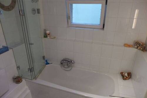 Wannen-Bad mit Fenster - 
