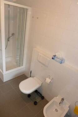 Dusche und Bidet - 