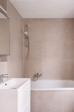 Tagesbelichtetes Wannenbad en Suite - 