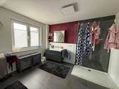 Badezimmer mit Walk-In-Dusche - 