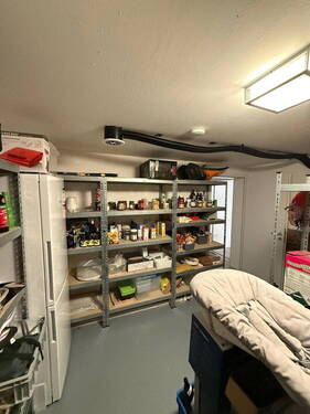 Vorratsraum mit viel Stauraum - 