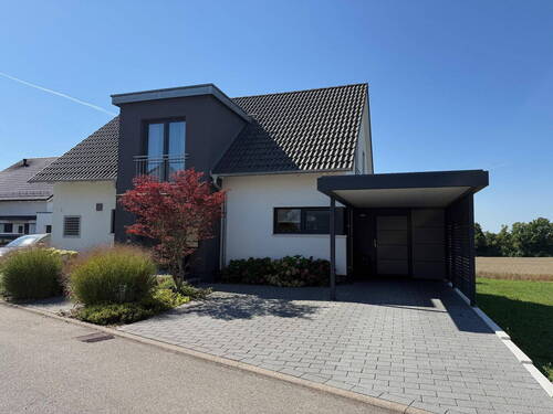 Nordansicht Carport - 5 Zimmer Einfamilienhaus zum Kaufen in Herrenberg