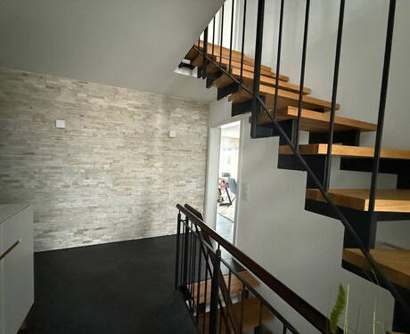 Eingangsbereich und Treppen - 