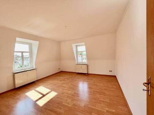 vom Wohnzimmer - 2 Zimmer Etagenwohnung in Dresden