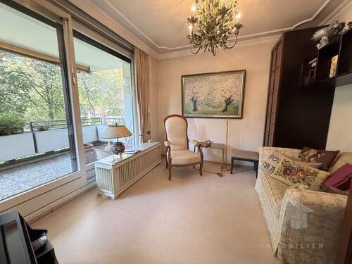 Kleines Zimmer mit Zugang zum Balkon - 