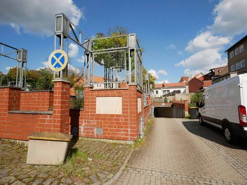 Zufahrt zur Tiefgarage - 