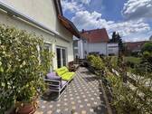 Terrasse mit Sonnenmarkise - 