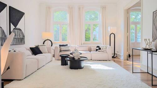 Wohnzimmer 2 - 5 Zimmer Etagenwohnung zum Kaufen in Lüneburg
