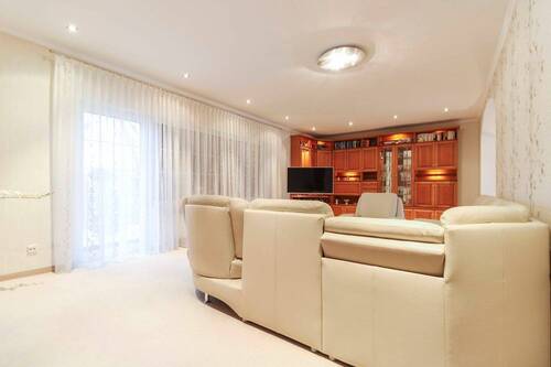 Wohnzimmer Whg. 1 - 1 Zimmer Mehrfamilienhaus, Wohnhaus zum Kaufen in Groß-Gerau