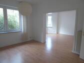 Esszimmer mit Blick ins Wohnzimmer - 