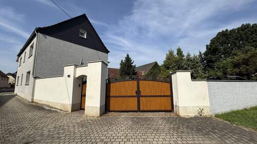Eingangsbereich - 8 Zimmer Mehrfamilienhaus, Wohnhaus zum Kaufen in Markranstädt