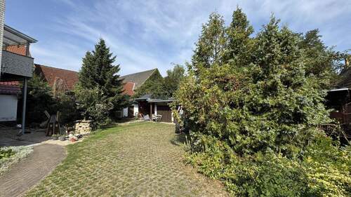 vorderes Grundstück / Hof - 
